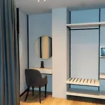 Center מלון 4*